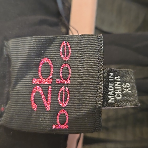 2B Bebe Black Blouse with Silver Detailing - Picture 4 of 6